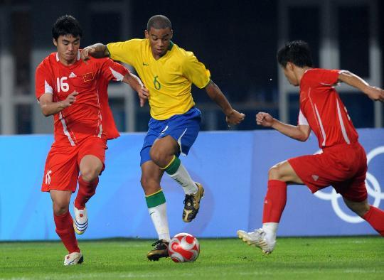 中国足球vs巴西任意球